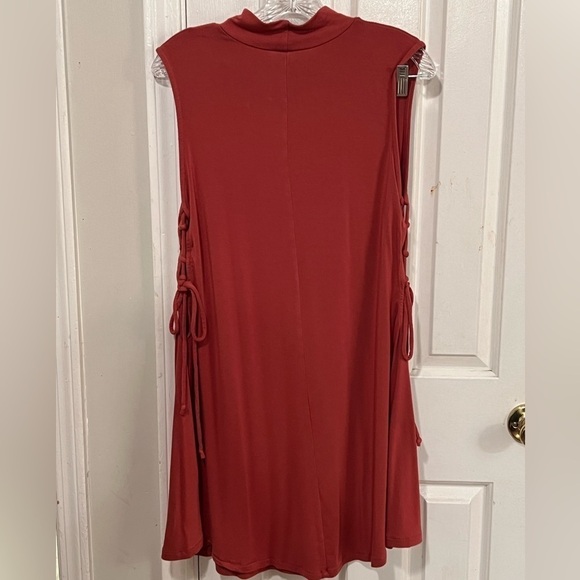 Wishlist sleeveless high neck open sides that lace up in burnt orange - Picture 1 of 6